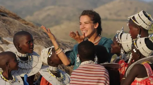 Mélissa Theuriau chez les Maasaï