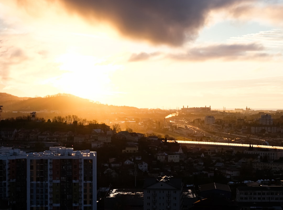 The Comprehensive Benefits of Solar Panels with Battery Storage Systems