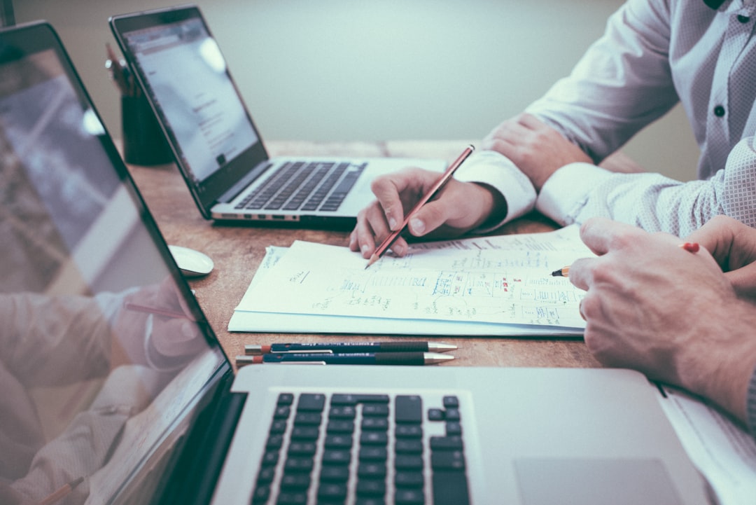 Agência de marketing digital B2B: Estratégias para melhorar sua conversão e ROI em empresas